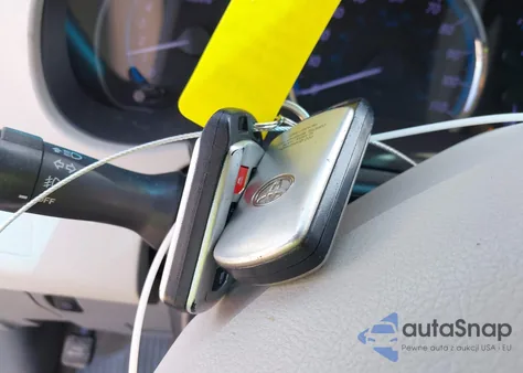 2013 Toyota Sienna Xle V6 8 Passenger z USA, uszkodzony, nr VIN 5TDYK3DC6DS340954